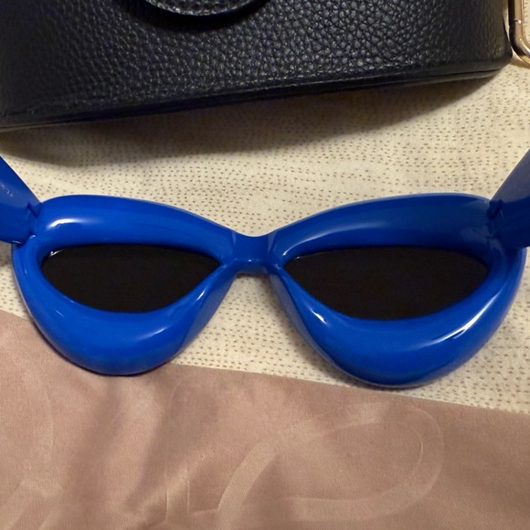 Loewe cat-eyed tinted sunglassesses - Picture 2 of 7